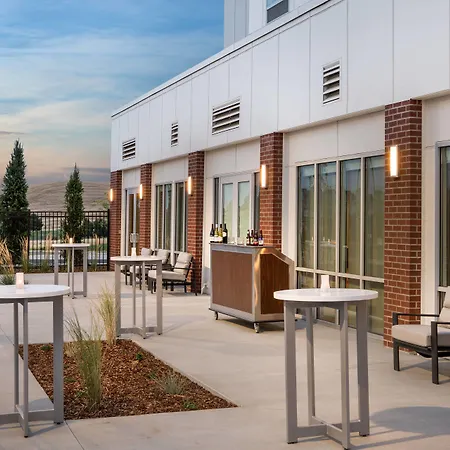 Courtyard By Marriott Pullman-2
